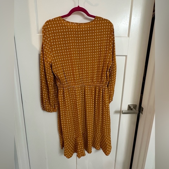 Old Navy Mustard Yellow Dress NWOT. Size large. Cute. Country. Boho. Spring. - Picture 3 of 9
